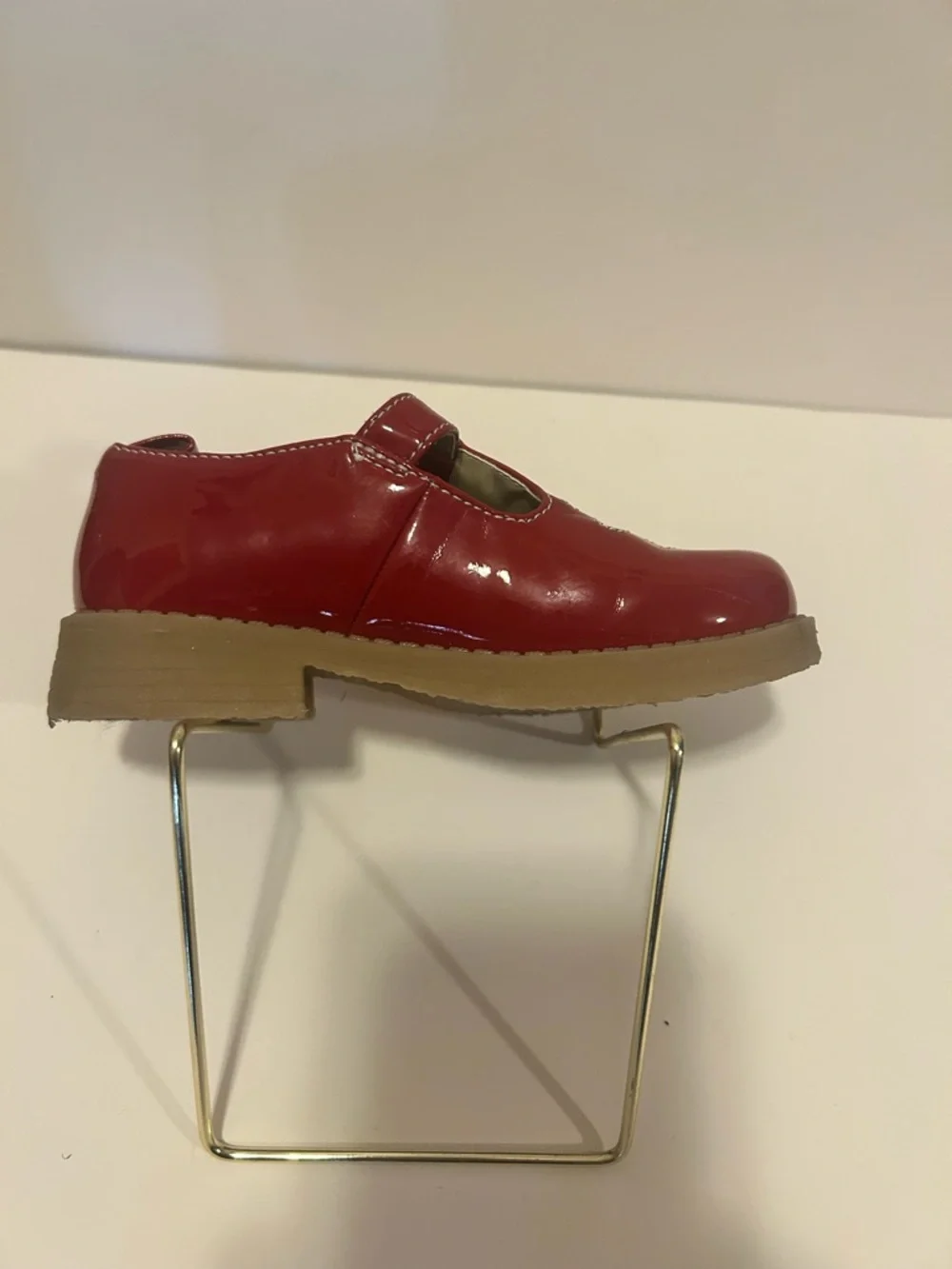 Gymboree Girls' Red Patent Mary Jane Shoes with Floral Cutouts - size 10